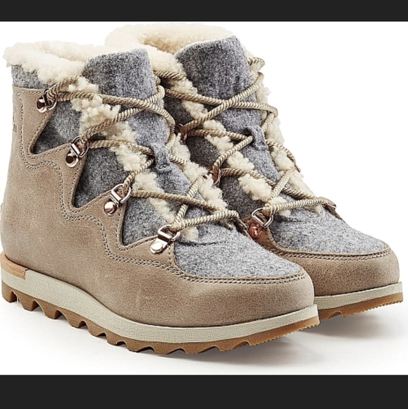 Tan Sorel Boots with shearling trim - Picture 1 of 5